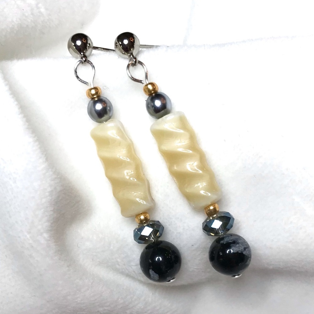 Handmade Earrings with Vintage and Modern Elements (E02-2H) New Without Tags - Picture 3 of 6